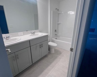 424 Wayland Drive - Photo Thumbnail 15