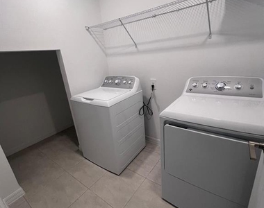 424 Wayland Drive - Photo Thumbnail 16