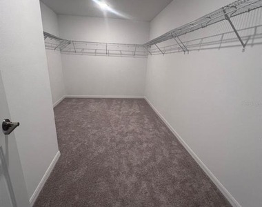 424 Wayland Drive - Photo Thumbnail 7