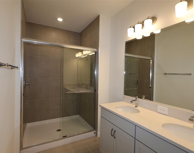 9117 Optimist Way - Photo Thumbnail 11