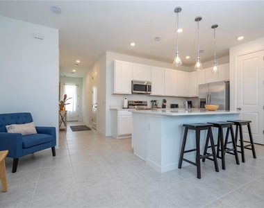 686 Longboat Drive - Photo Thumbnail 8