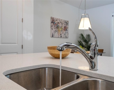 686 Longboat Drive - Photo Thumbnail 9
