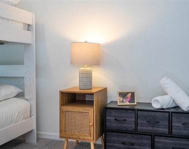 686 Longboat Drive - Photo Thumbnail 26