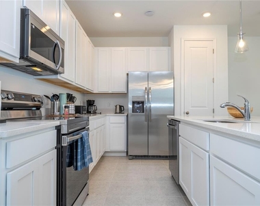 686 Longboat Drive - Photo Thumbnail 10