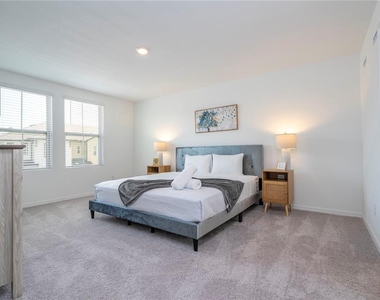686 Longboat Drive - Photo Thumbnail 38
