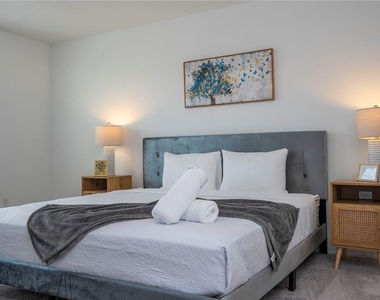 686 Longboat Drive - Photo Thumbnail 20