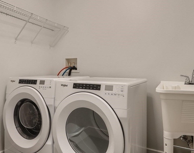 415 E Pine Street - Photo Thumbnail 29