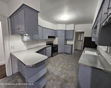 805 Monroe Avenue - Photo Thumbnail 7