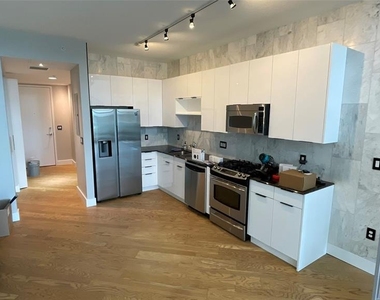 150 E Robinson Street - Photo Thumbnail 17