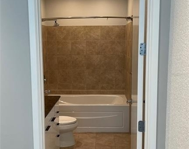150 E Robinson Street - Photo Thumbnail 29