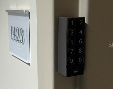 150 E Robinson Street - Photo Thumbnail 5