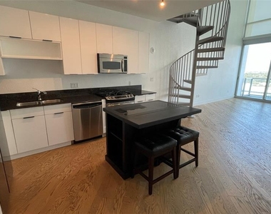 150 E Robinson Street - Photo Thumbnail 12