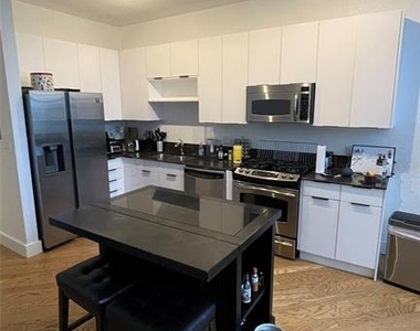 150 E Robinson Street - Photo Thumbnail 16