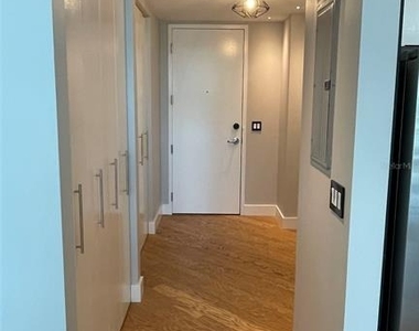 150 E Robinson Street - Photo Thumbnail 7