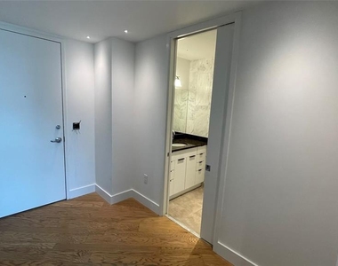 150 E Robinson Street - Photo Thumbnail 8