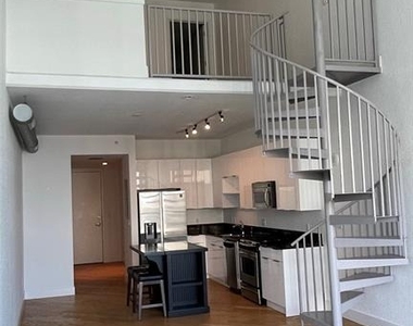 150 E Robinson Street - Photo Thumbnail 32