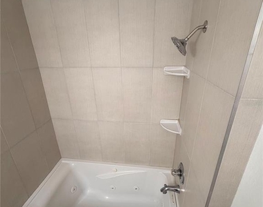 5475 Vineland Road - Photo Thumbnail 10