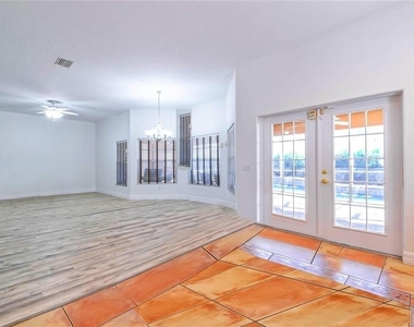 284 Vista Drive - Photo Thumbnail 13