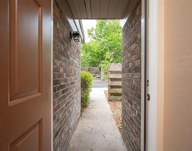 3409 Nw 52nd Terrace - Photo Thumbnail 16