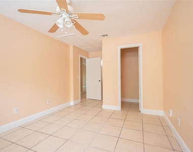 3409 Nw 52nd Terrace - Photo Thumbnail 10