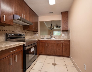 3409 Nw 52nd Terrace - Photo Thumbnail 2