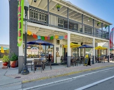 209 W Olympia Avenue - Photo Thumbnail 1