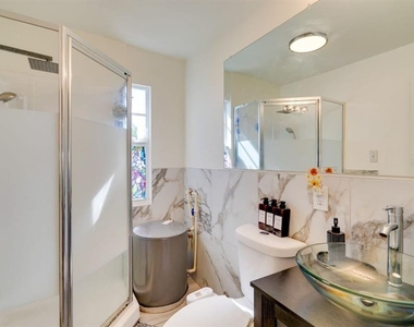 209 W Olympia Avenue - Photo Thumbnail 4