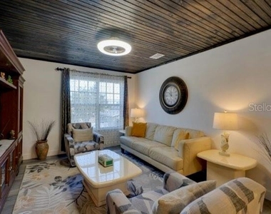 209 W Olympia Avenue - Photo Thumbnail 17
