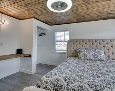 209 W Olympia Avenue - Photo Thumbnail 14