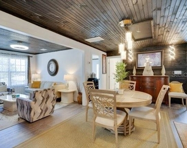 209 W Olympia Avenue - Photo Thumbnail 10
