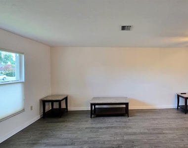 3801 Kingston Boulevard - Photo Thumbnail 8