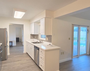 3801 Kingston Boulevard - Photo Thumbnail 4