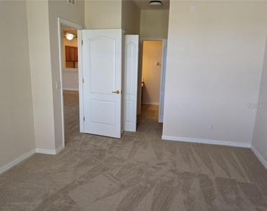 803 Fairwaycove Lane - Photo Thumbnail 15