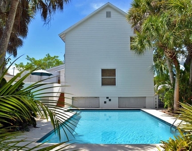 5157 Sandy Beach Avenue - Photo Thumbnail 17