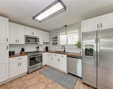 339 Suwanee Avenue - Photo Thumbnail 5