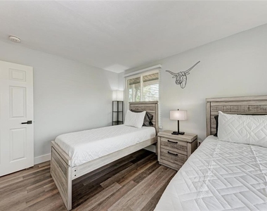 339 Suwanee Avenue - Photo Thumbnail 12