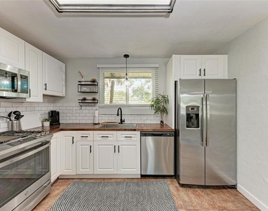 339 Suwanee Avenue - Photo Thumbnail 6