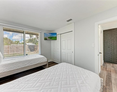 339 Suwanee Avenue - Photo Thumbnail 13