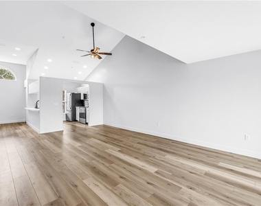 8350 Wingate Drive - Photo Thumbnail 16