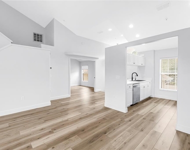 8350 Wingate Drive - Photo Thumbnail 13