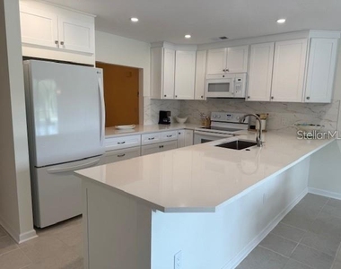 6120 Country Club Way - Photo Thumbnail 8