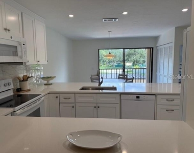6120 Country Club Way - Photo Thumbnail 7