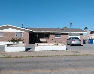 112 De Leon Drive - Photo Thumbnail 2