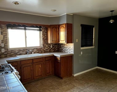 112 De Leon Drive - Photo Thumbnail 9
