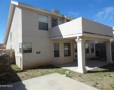 7481 Umbria Drive - Photo Thumbnail 24