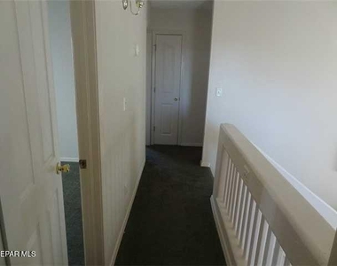 7481 Umbria Drive - Photo Thumbnail 5