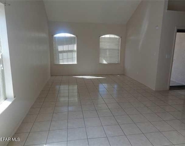 7481 Umbria Drive - Photo Thumbnail 6