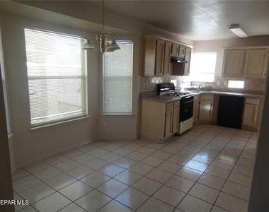 7481 Umbria Drive - Photo Thumbnail 23