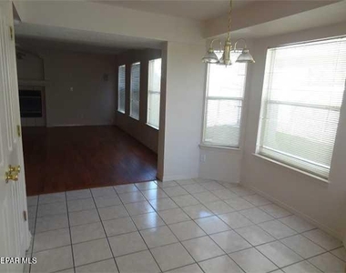 7481 Umbria Drive - Photo Thumbnail 15