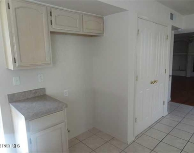 7481 Umbria Drive - Photo Thumbnail 22